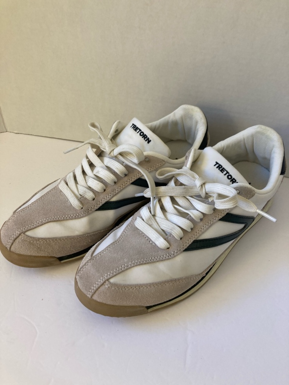 Tretorn Rawlings White Sneakers with dark green stripes gum sole size 8.5